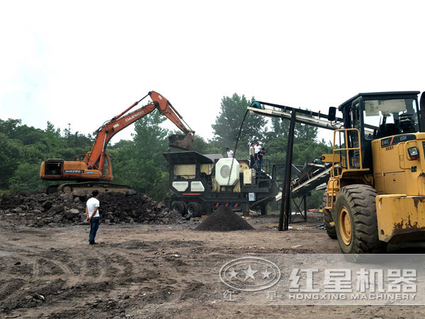 轉(zhuǎn)場(chǎng)靈活，移動(dòng)自由的矸石移動(dòng)破碎機(jī)