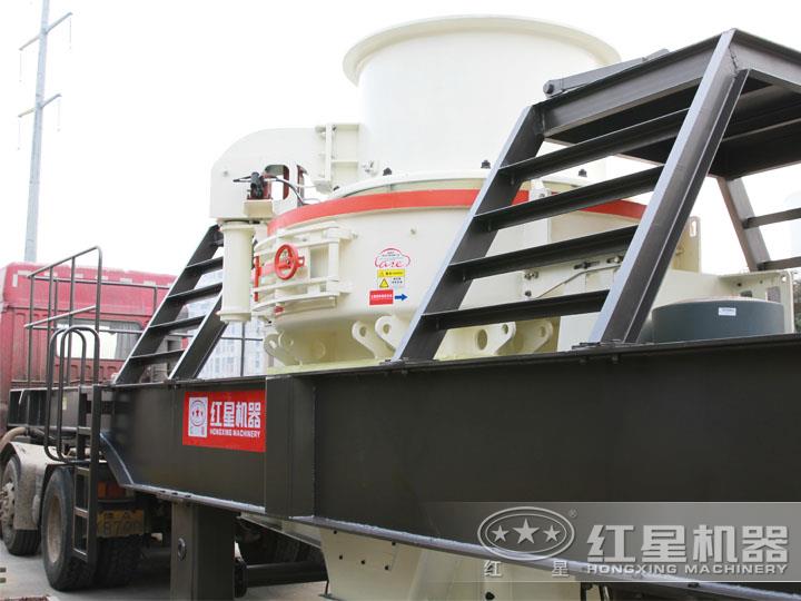 HVI沖擊式移動破碎站，產(chǎn)量70-585t/h，稀油自潤滑
