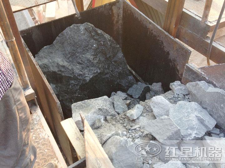 印尼尾礦加工現(xiàn)場，進(jìn)料粒度大，出料5-10mm